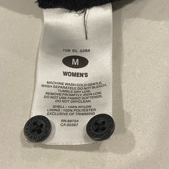 COLUMBIA Titanium Navy Blue Button Down
Activewear Sports Dress Size Medium - Picture 13 of 15